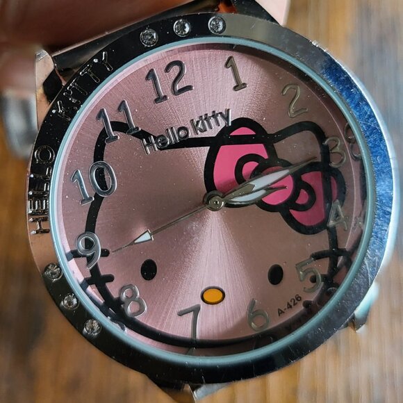 NWOT HELLO KITTY QUARTZ WATCH - Picture 3 of 6
